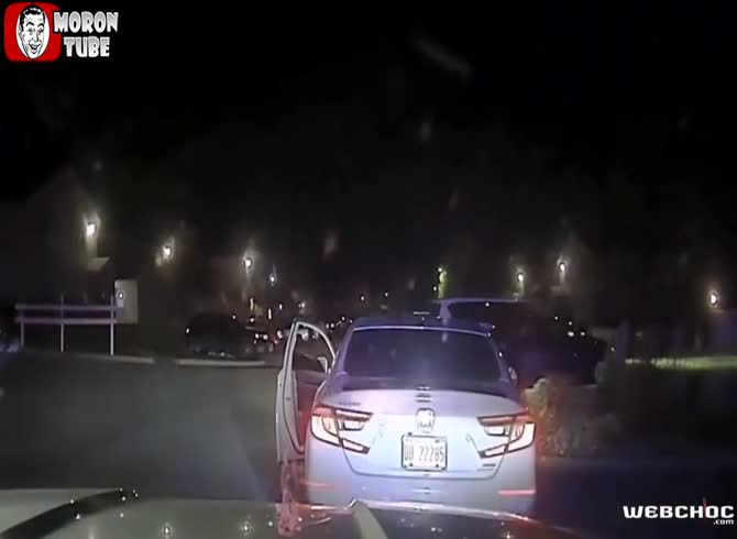 Video :After firing at an officer, the suspect was struck by cops (Warning - disturbing)